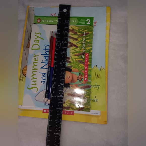 Scholastic Reading Level 2 Lot of 3 NWOT - Picture 2 of 6